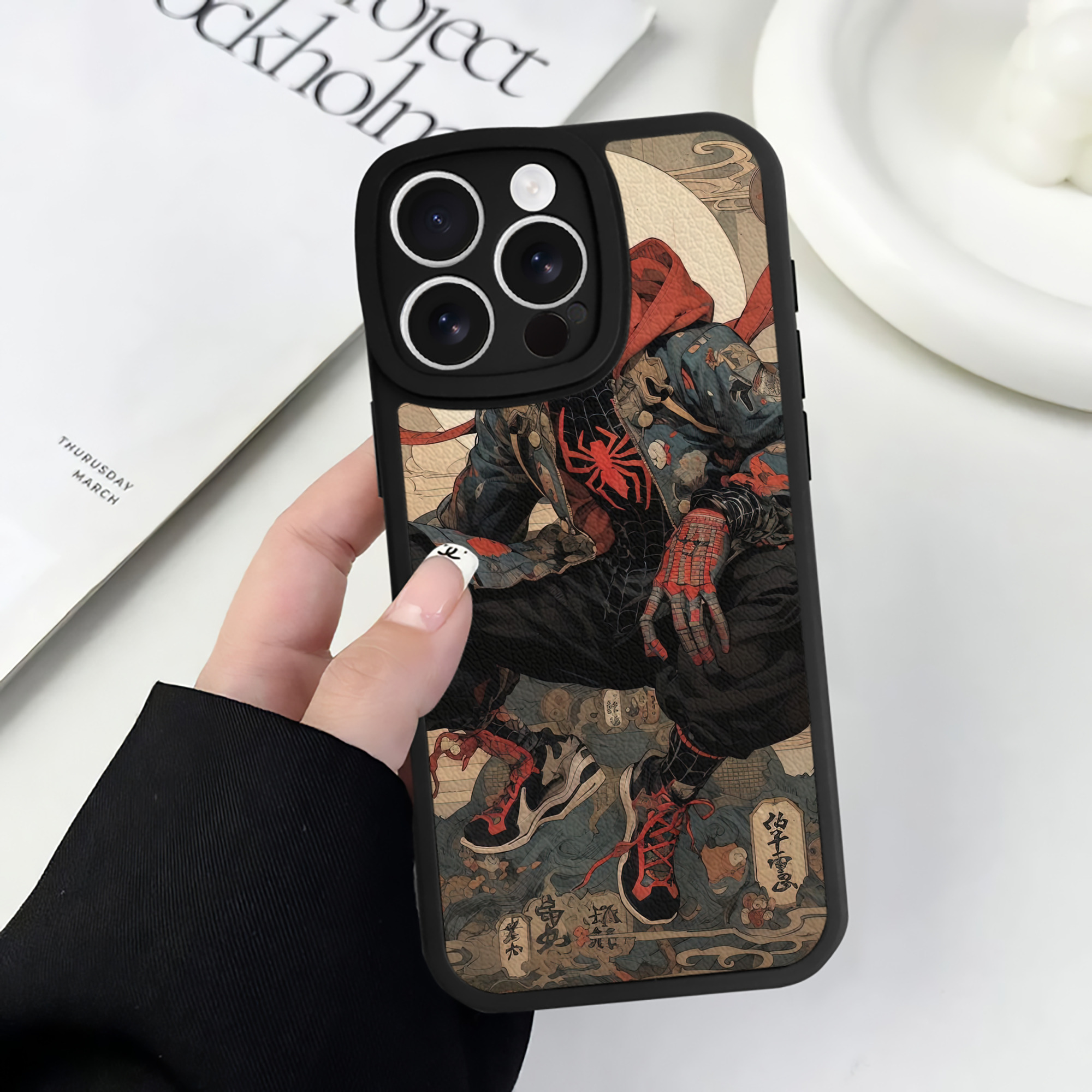 Spider Man スパイダーマン 【iPhone 16シリーズ対応】シリコンスマホケース（レザー調） 材質：シリコン
